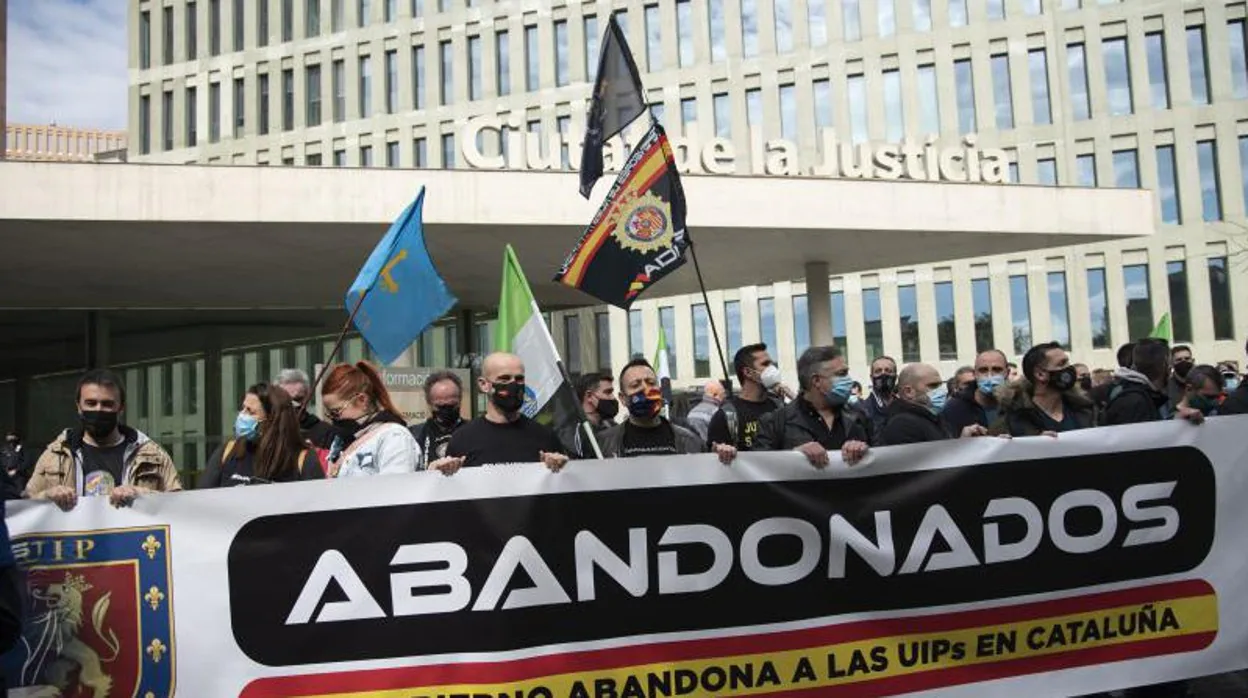 Una concentración de marzo en Barcelona contra el supuesto abandono del Gobierno a los agentes destinados en Cataluña