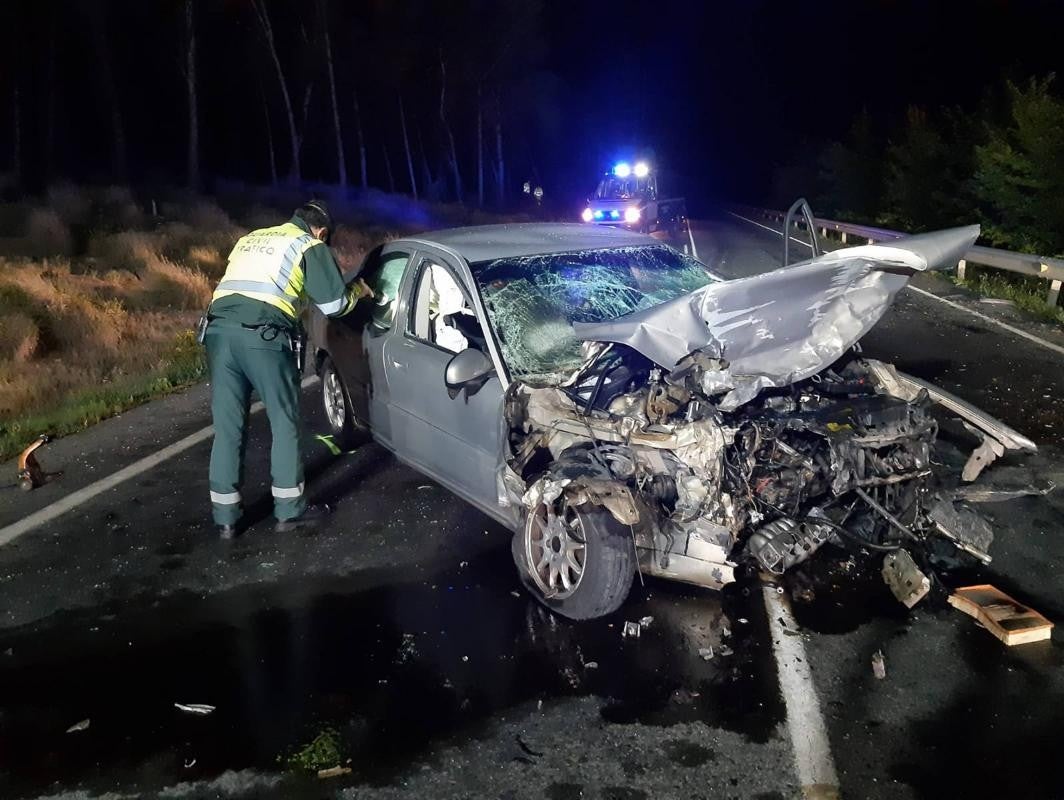 Dos fallecidas en un accidente frontal