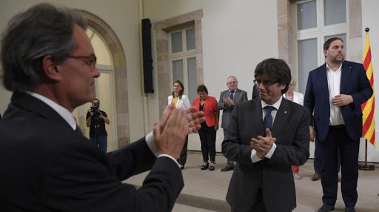 El Tribunal de Cuentas cita el 29 de junio a Mas, Puigdemont, Junqueras por los gastos del Diplocat