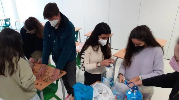 Profesorado y alumnado de los colegios ELIS en Murcia y Alicante intensifican sus acciones solidarias en tiempos de pandemia