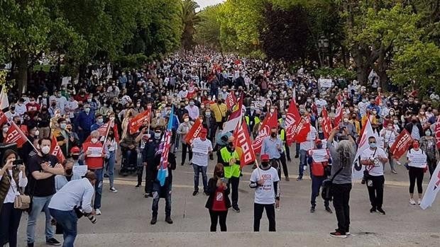 Unas 5.000 personas se manifiestan en Puertollano contra el ERTE de Repsol