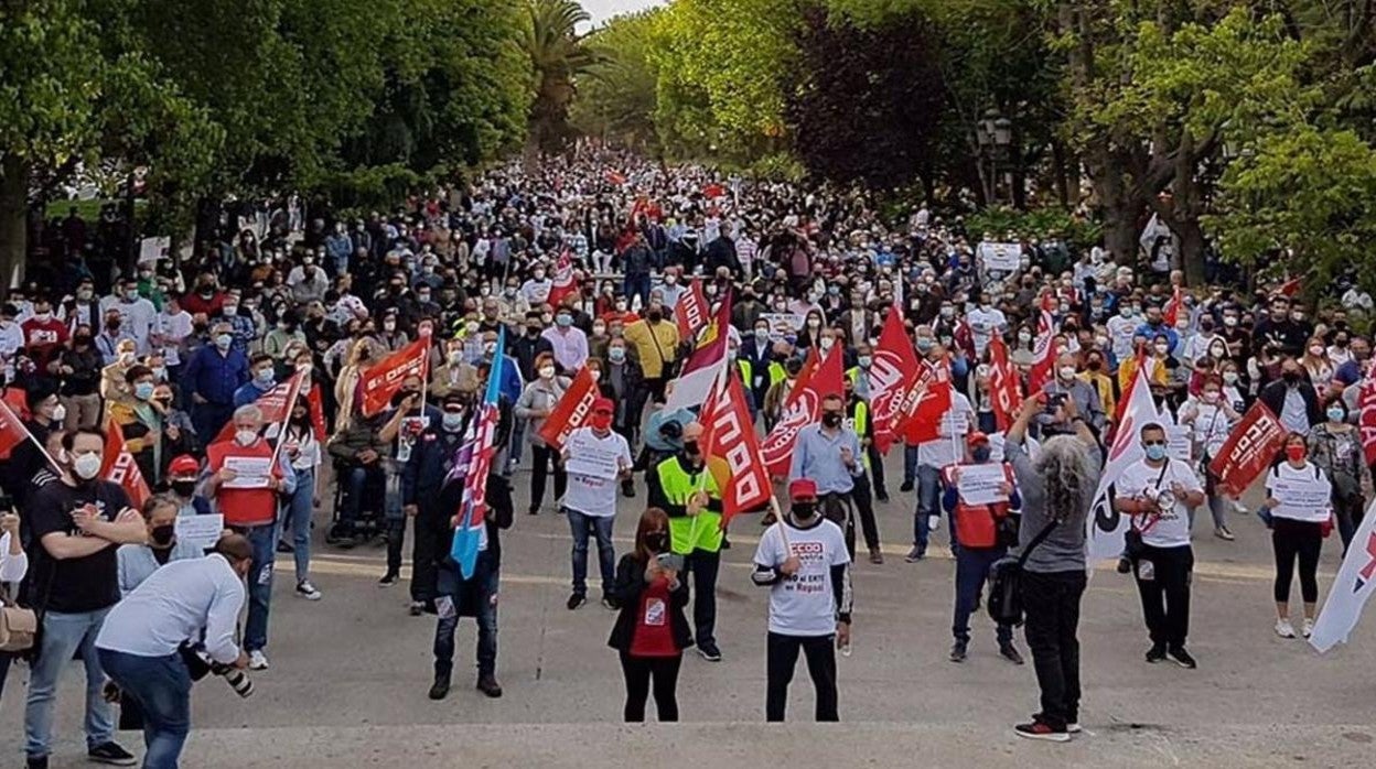 La marcha arrancó en la puerta número 2 del complejo petroquímico y finalizó en el paseo de San Gregorio