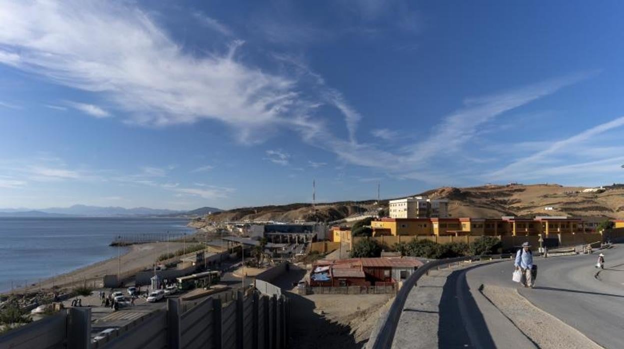 Medio Centenar De Migrantes Consigue Entrar En Ceuta A Nado Rodeando El 