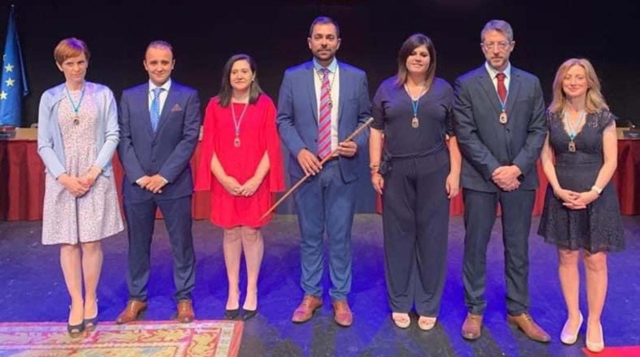 Los concejales de Ciudadanos en Valdemoro en 2019, durante la toma de posesión de Parra (centro)