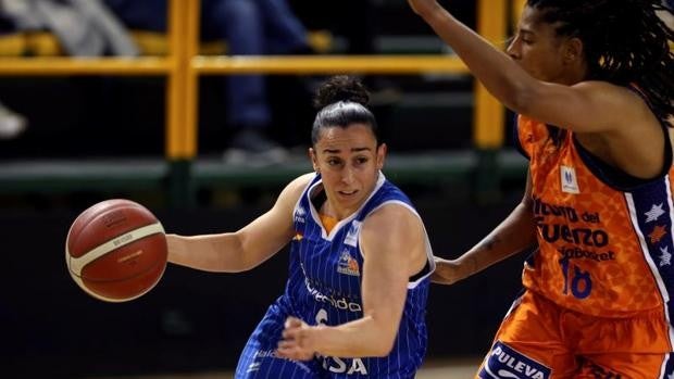 Desalojan a los aficionados de la final de la liga de baloncesto femenino por aproximarse la hora del toque de queda