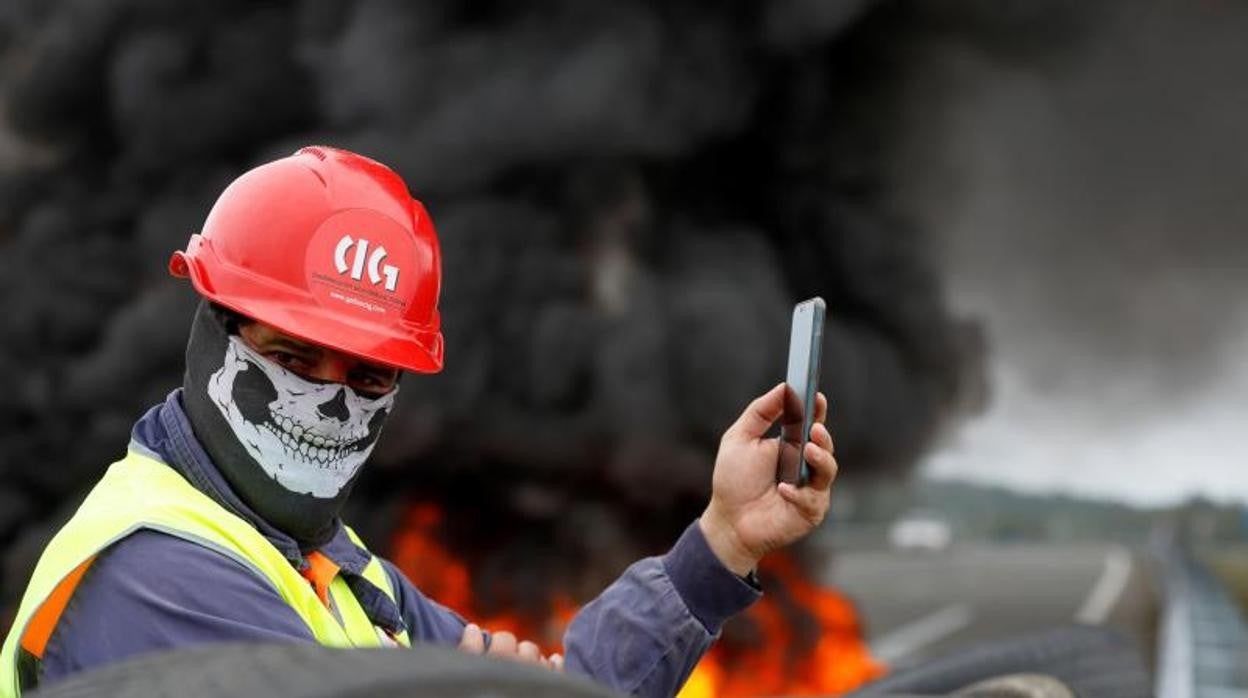 Protestas de los trabajadores de Alcoa antes de sellar la paz social para facilitar el traspaso a la SEPI