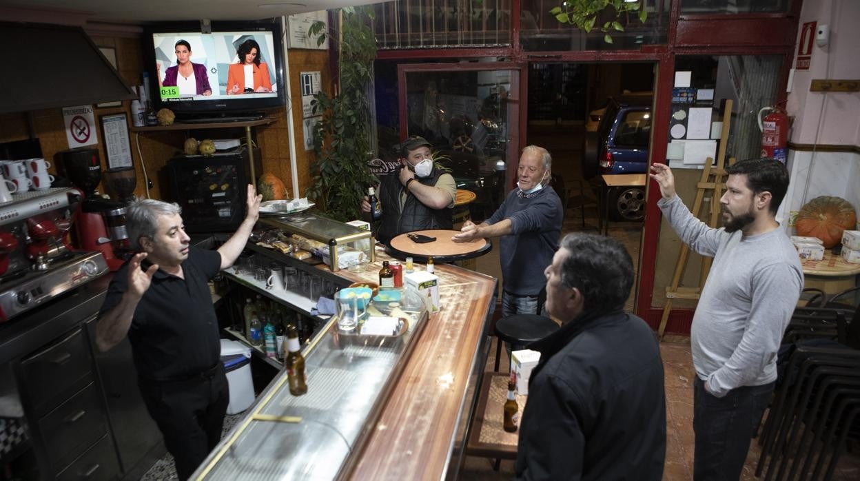 Bar Finisterre, en Madrid, la noche del debate electoral