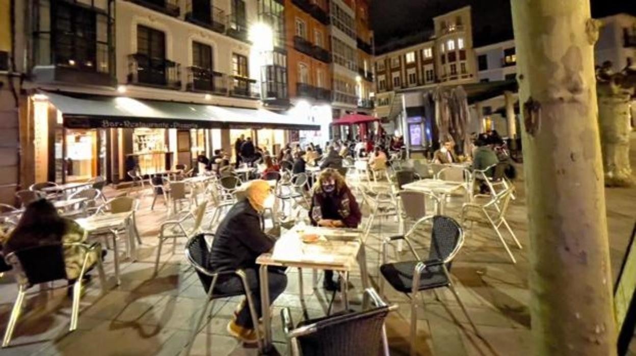 Terraza en el centro de Valladolid, donde el consumo en interior está prohibido desde casi un mes