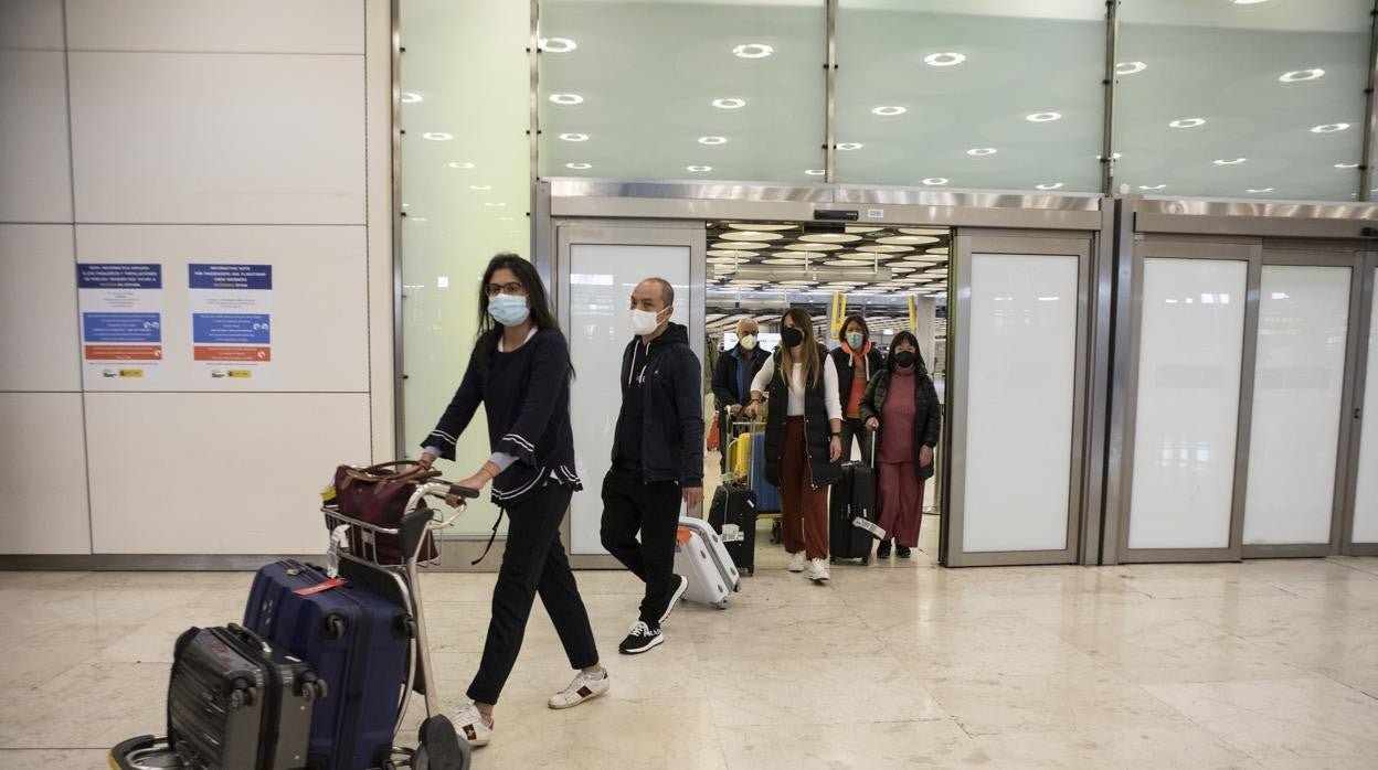 Llegada de viajeros al aeropuerto de Madrid