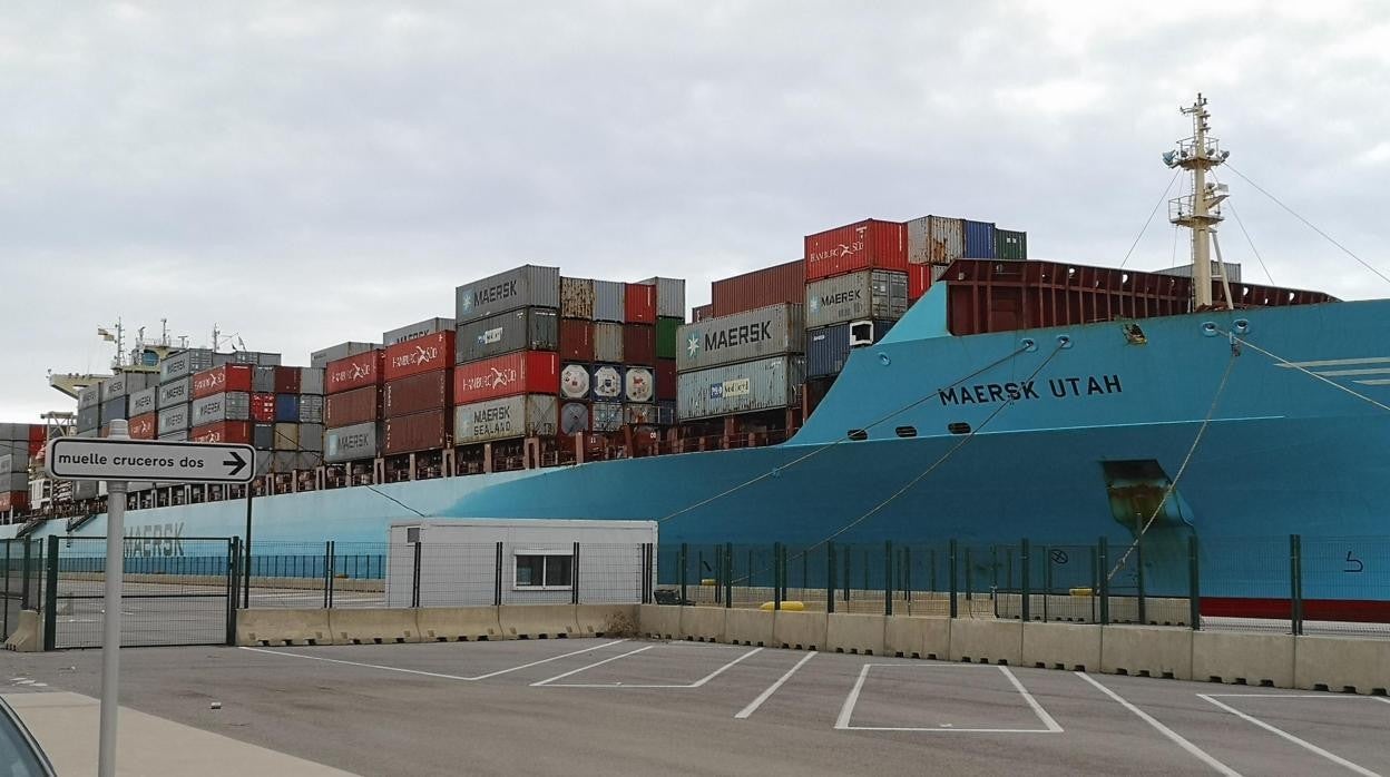 Imagen del buque 'Maersk UTAH' en el puerto de Valencia