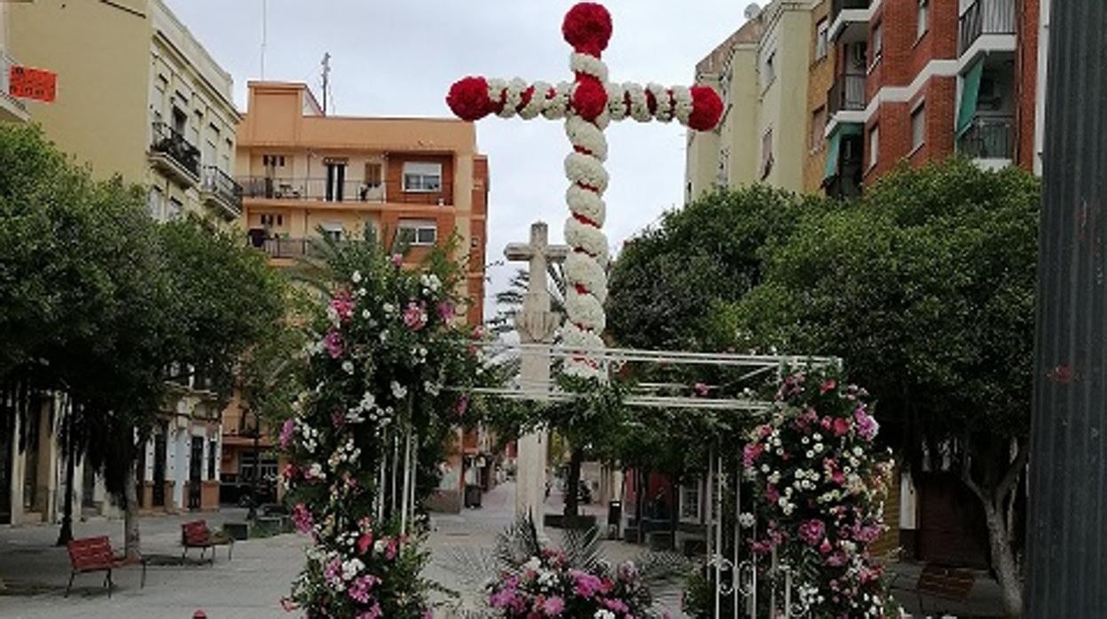 Imagen de la cruz de mayo de la Plaza La Cruz-Los Ángeles(Canyamelar)