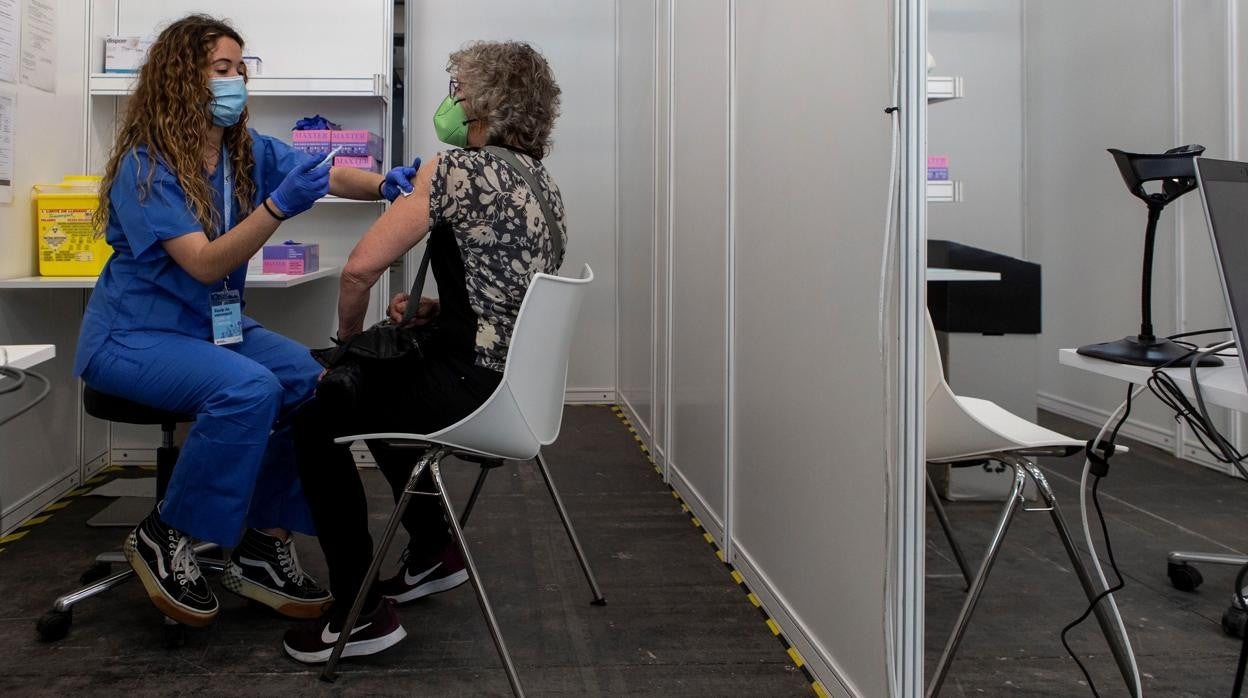 Vacunación contra el coronavirus en Barcelona