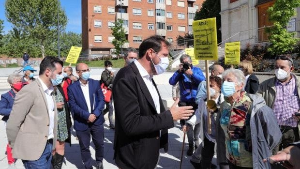 Vecinos del barrio de la Pilarica, a Puente: «Has venido a hablar con los periodistas, no con nosotros»