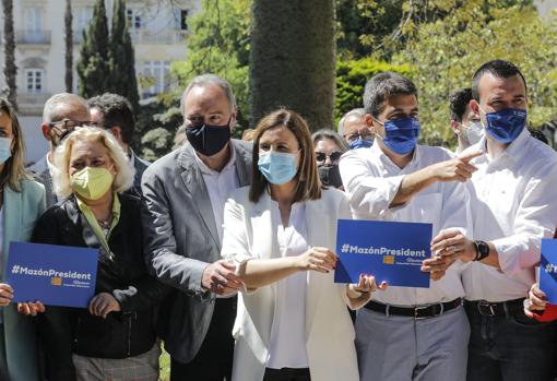 Imagen de la reunión de destacados miembros del PP tras la rueda de prensa de Carlos Mazón en Valencia