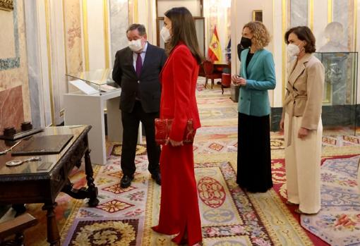 En un acto en el Congreso en homenaje a la republicana liberal Clara Campoamor