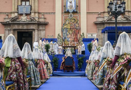 Imagen de la Missa d'Infants celebrada este domingo en la Plaza de la Virgen de Valencia