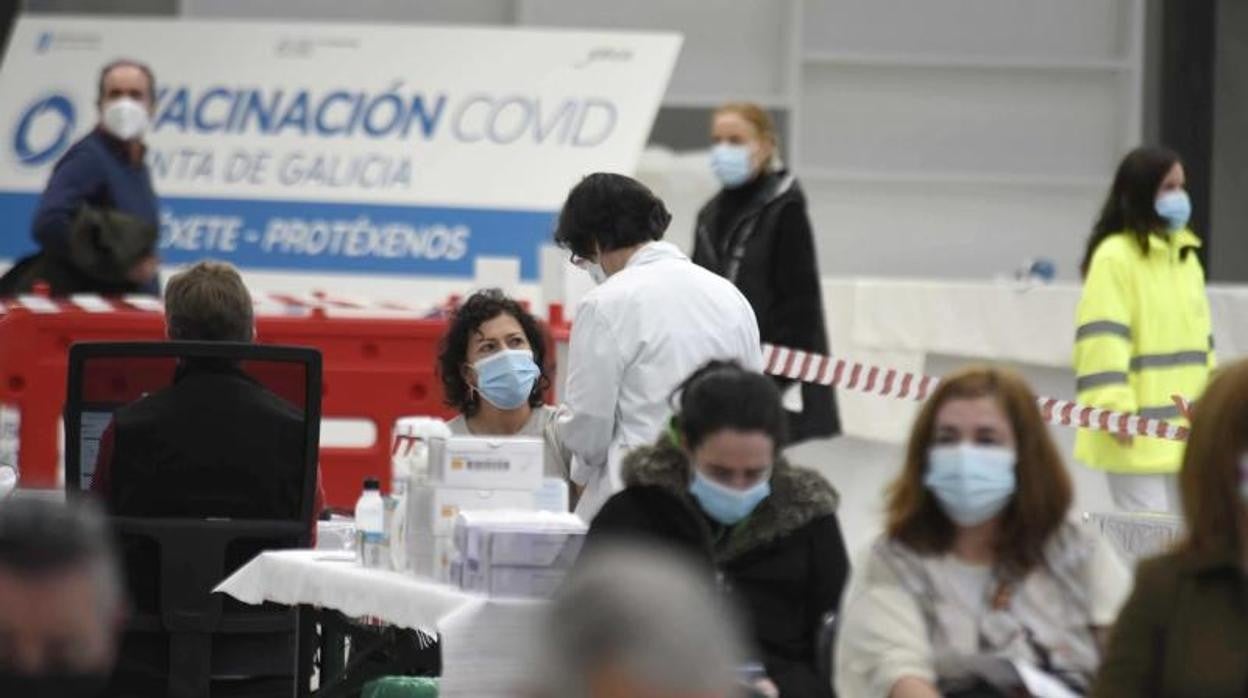 Vacunaciones masivas contra el coronavirus en el Ifevi del Vigo