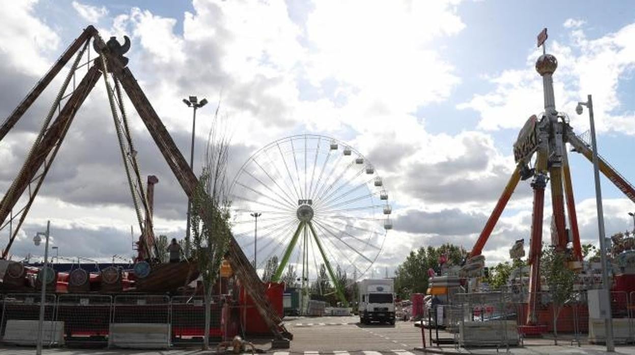 Vista general del recinto ferial de Ifema con las atracciones ya instaladas