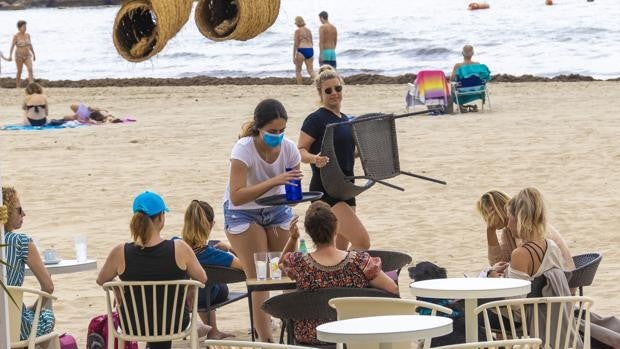Benidorm, Denia y Alicante se blindan ante la llegada masiva de turistas este fin de semana tras el cierre perimetral