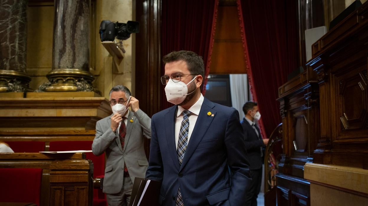 El candidato republicano a la Presidencia de la Generalitat, Pere Aragonès/ Salvador Illa: «Señor Aragonés, échese a un lado»