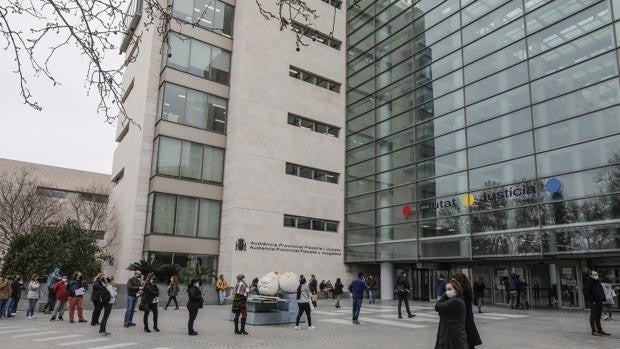 La Justicia rechaza las alegaciones de Vox por el toque de queda y las restricciones en Valencia