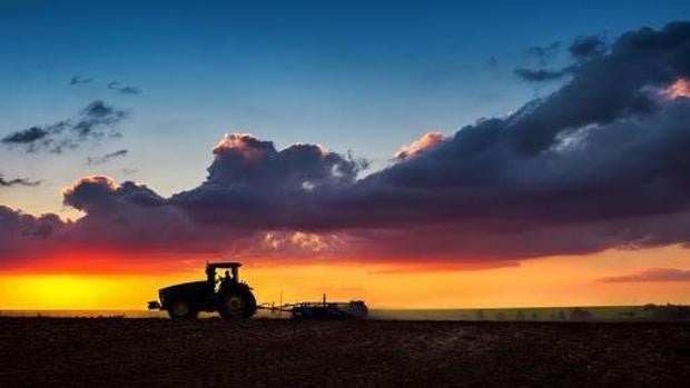 Mañueco defiende en San Isidro que el mundo rural «tiene mucho futuro»