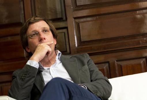 Martínez-Almeida, en un momento de la entrevista