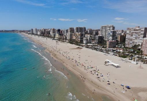 Vista panorámica de la Playa de San Juan desde el dron de la Policía Local de Alicante