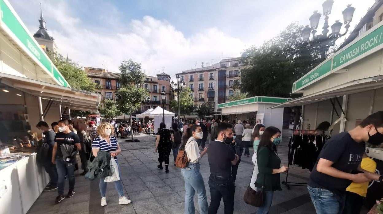 Numeroso público ha recorrido la Feria del Libro de Toledo, que se ha celebrado durante cinco días