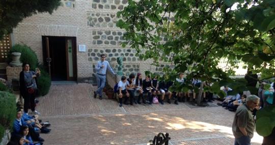 En la imagen de archivo, algunos de los asistentes a una actividad en el patio de Roca Tarpeya