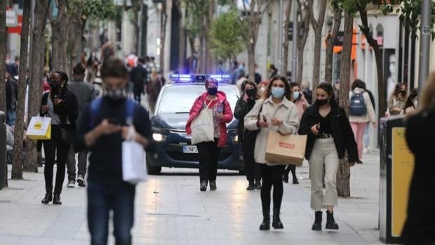 Madrid sale del riesgo extremo y levanta la restricción a tres zonas básicas de salud