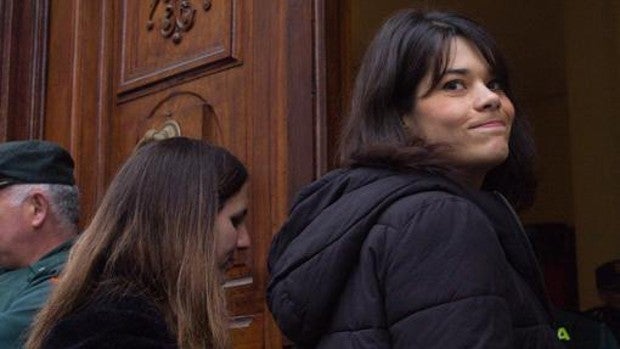 El Supremo revisa la condena de la dirigente de Podemos Isa Serra por atentado, lesiones y daños