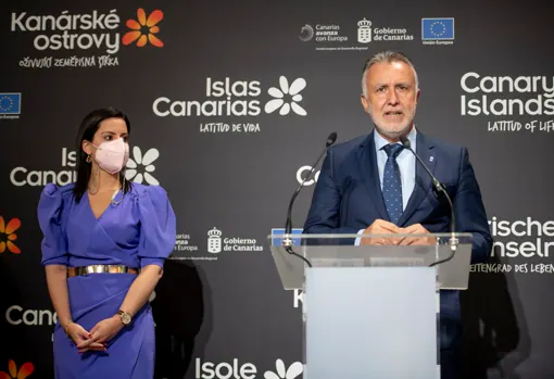 Ángel Víctor Torrres en el discurso de apertura del stand en Fitur
