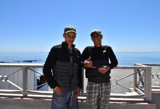 Dos de los menores llegados a Ceuta
