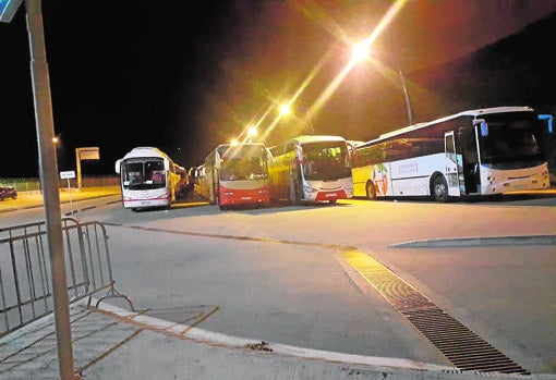 Autobuses habilitados para el regreso de los inmigrantes