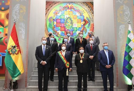 El Rey, junto al presidente boliviano, Luis Arce, y otros jefes de Estado en La Paz (8 de noviembre de 2020)