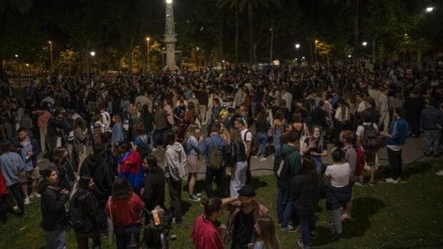 Desalojadas 3.959 personas por formar aglomeraciones en la madrugada de este sábado en Barcelona