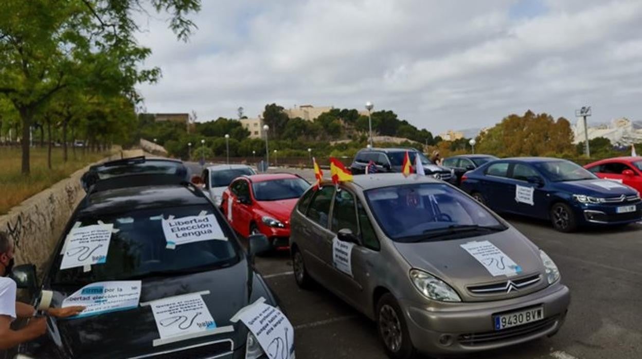 Imagen de una de las caravanas de Hablamos Español