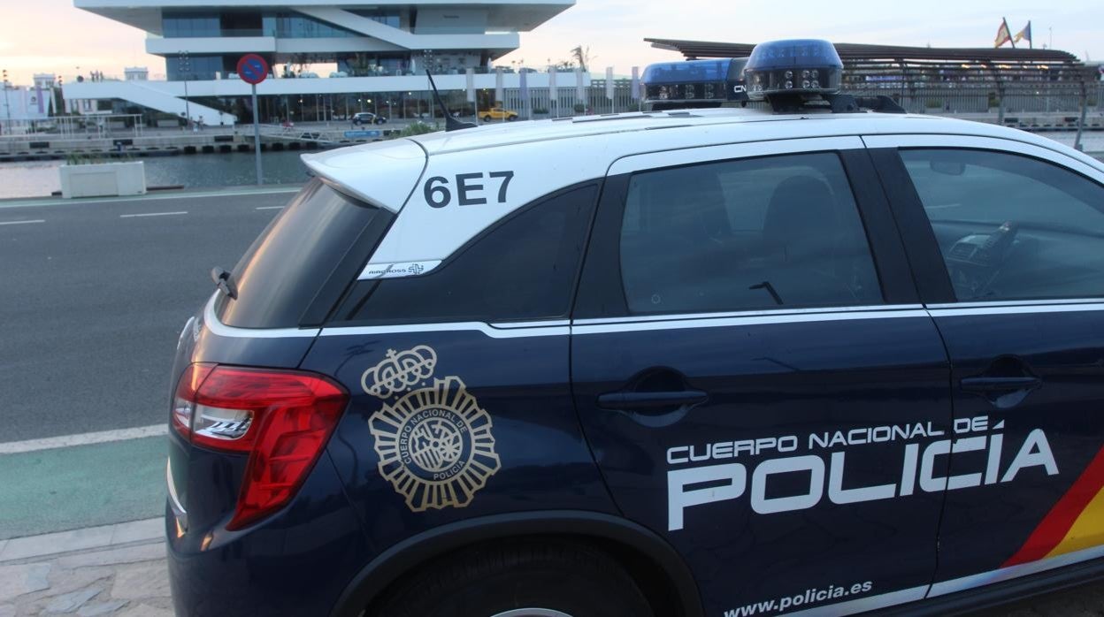 Imagen de un coche de la Policía Nacional en Valencia