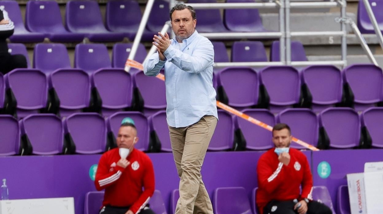 Sergio González, durante el partido disputado ayer entre el Real Valladolid y el Atlético de Madrid