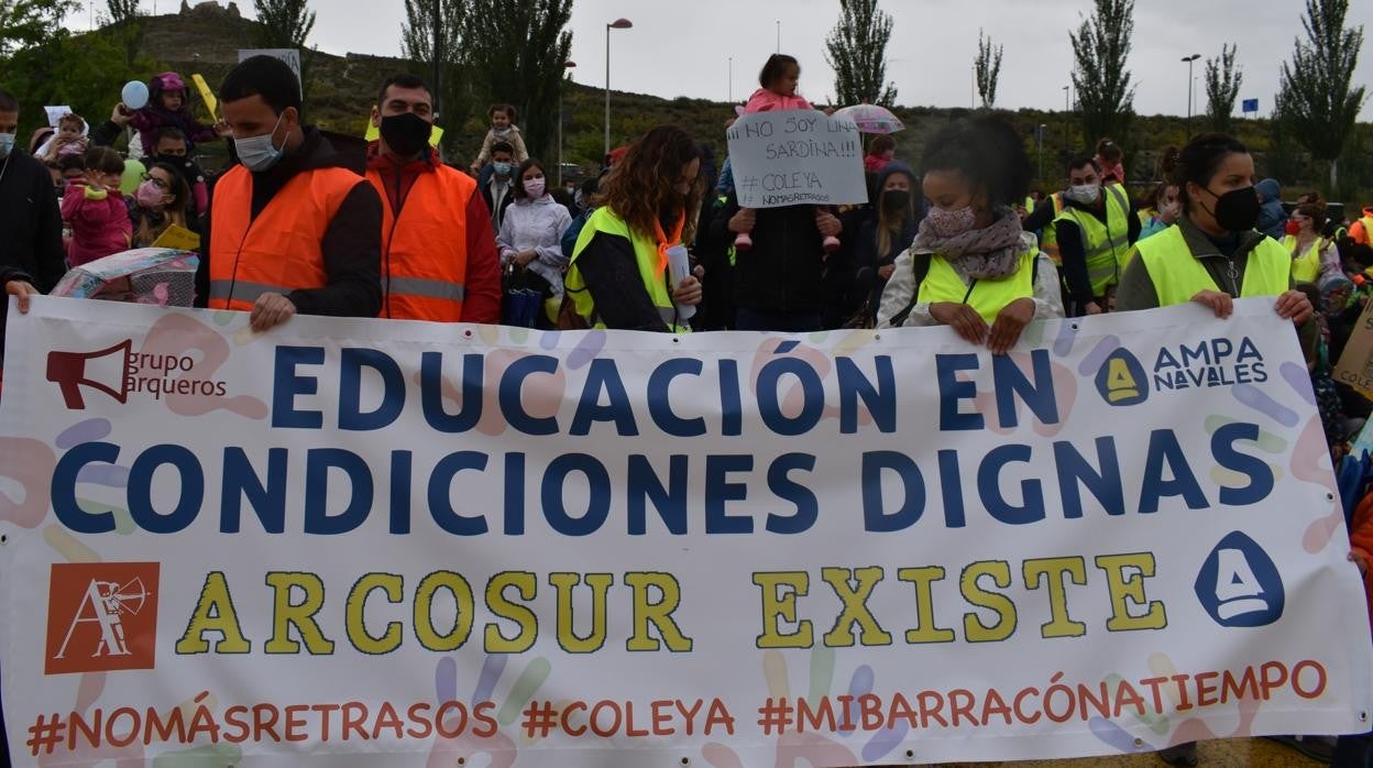 La protesta tuvo lugar este domingo en el barrio zaragozano de Arcosur