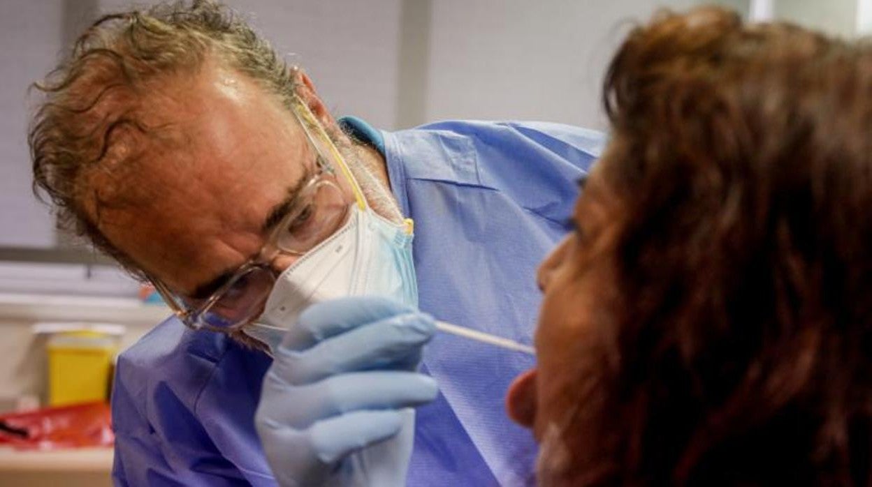 Toma de muestras para un análisis PCR de detección del Covid