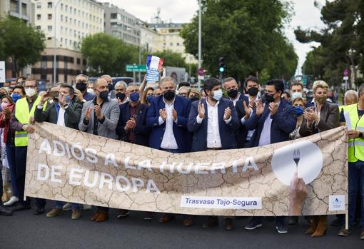 El clamor en defensa del trasvase del Tajo al Segura toma las calles de Madrid