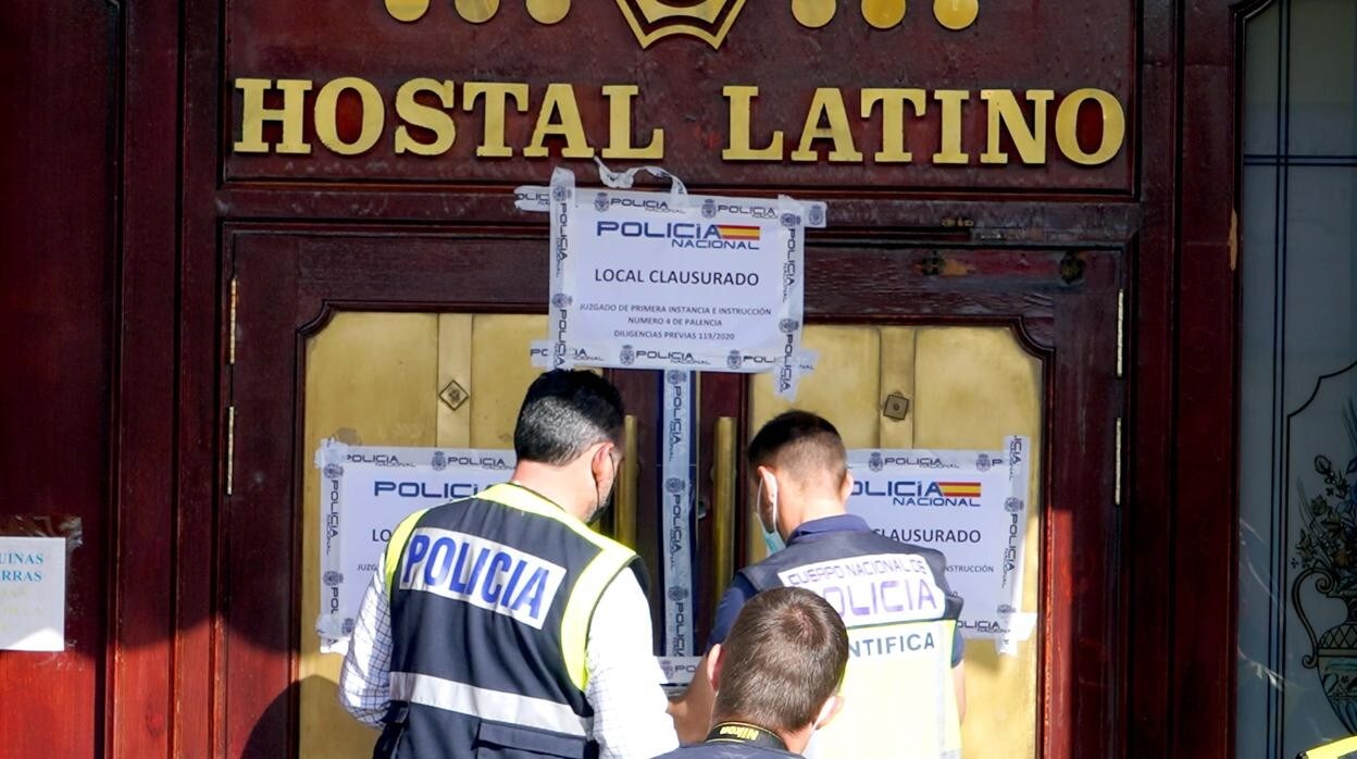 La Policía Nacional clausura un hostal en Valladolid en el marco de la intervención.