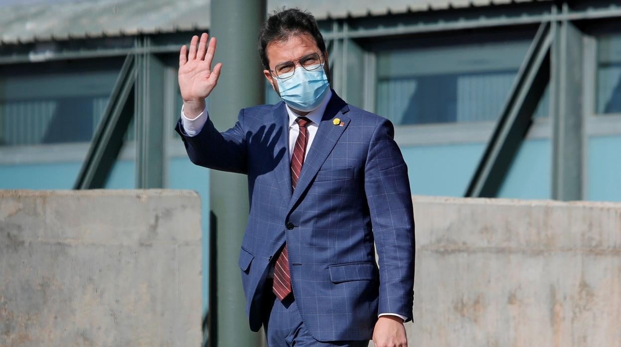 El presidente de la Generalitat de Cataluña, Pere Aragonés, saliendo del centro penitenciario de Lledoners