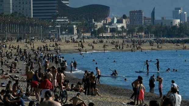 Una playa de Barcelona, el año pasado