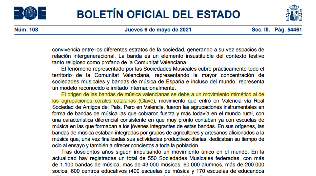 Captura del texto en el Boletín Oficial del Estado (BOE) en el que se vincula el origen de las bandas valencianas a las corales catalanas