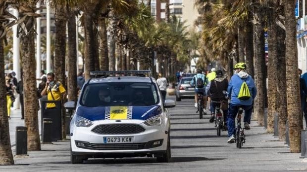 Un juzgado tumba la prohibición de la Generalitat Valenciana de llevar armas a los policías locales interinos