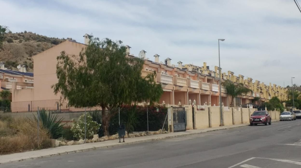 Zona de bungalós donde se han producido tentativas de okupas en la urbanización Río Park