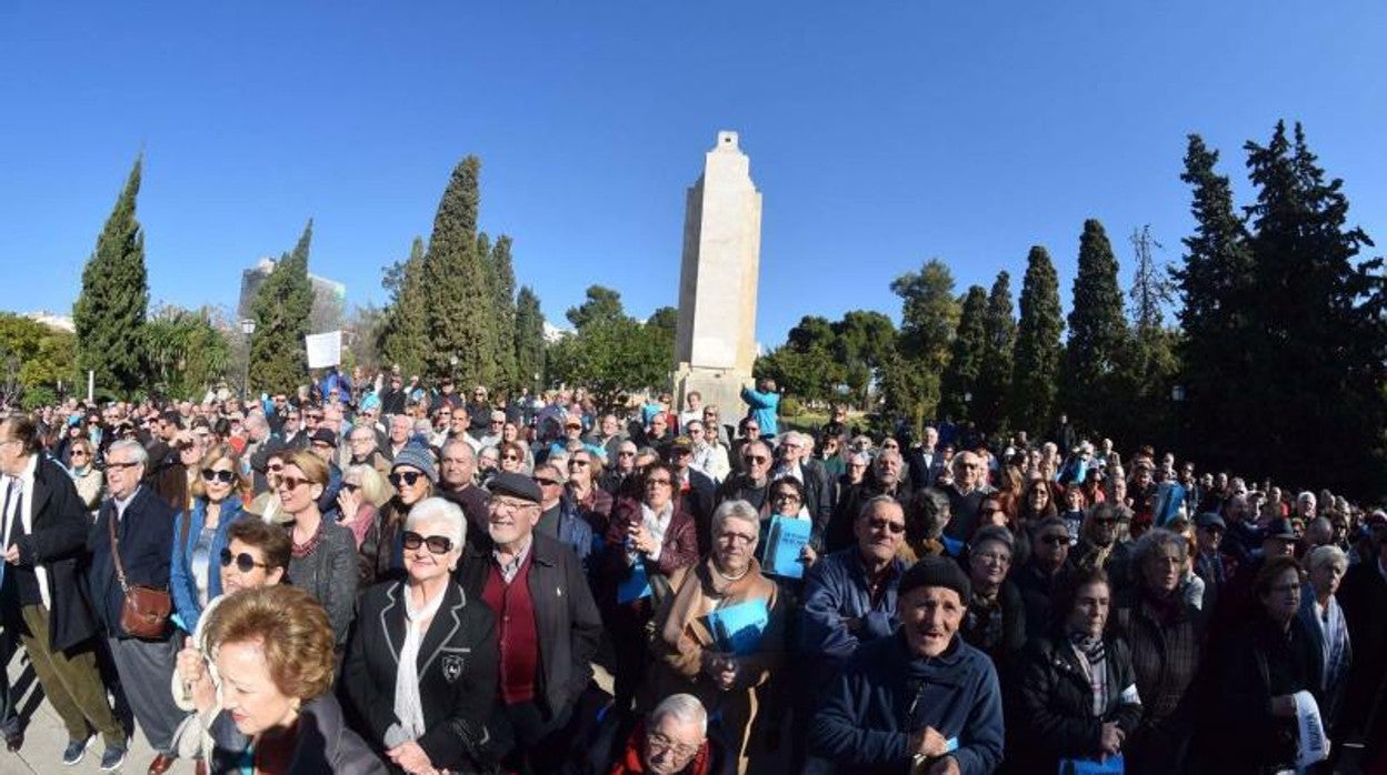 Una concentración contra la retirada del monolito de Sa Feixina